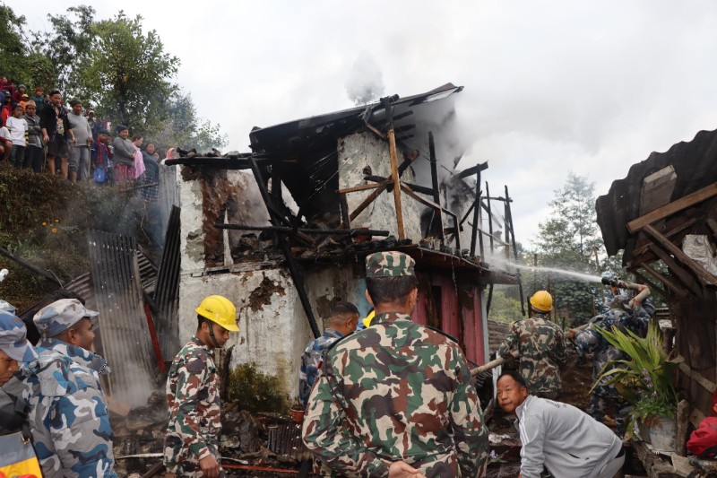 फुङ्लिङमा आगलागी हुँदा ५ लाख बराबर क्षति